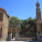 Els Pavellons Güell i el drac Lladó a Barcelona obra Gaudí