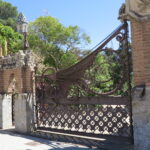Els Pavellons Güell i el drac Lladó a Barcelona obra Gaudí