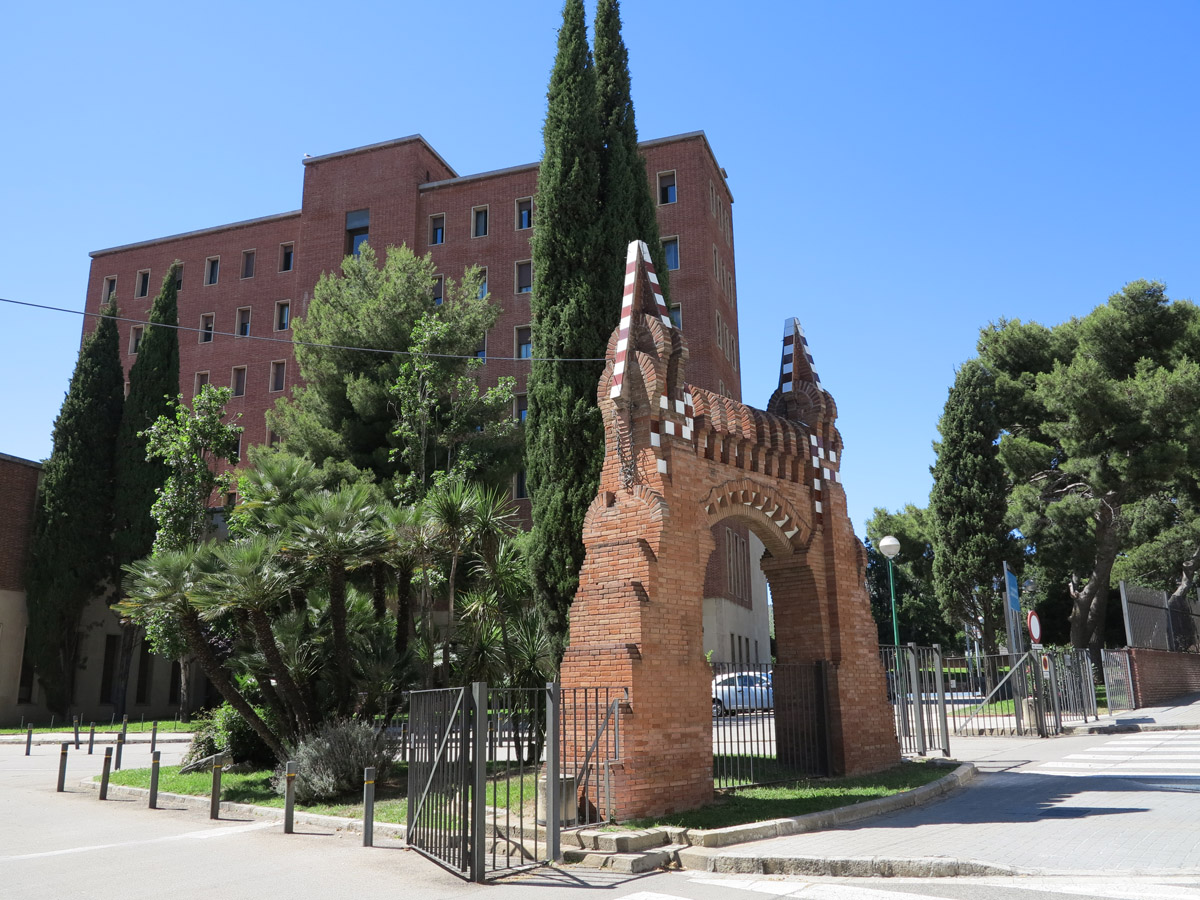 La Porta Gaudí facultat de Farmàcia, Barcelona